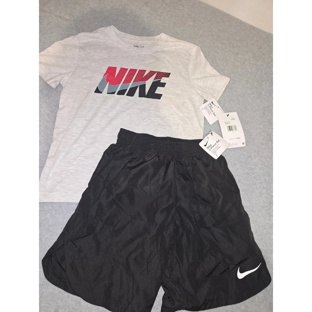 Nike Boys 2-Piece Set T-Shirt and Dri-FIT Shorts Grey Black 86L852-023 Size 7